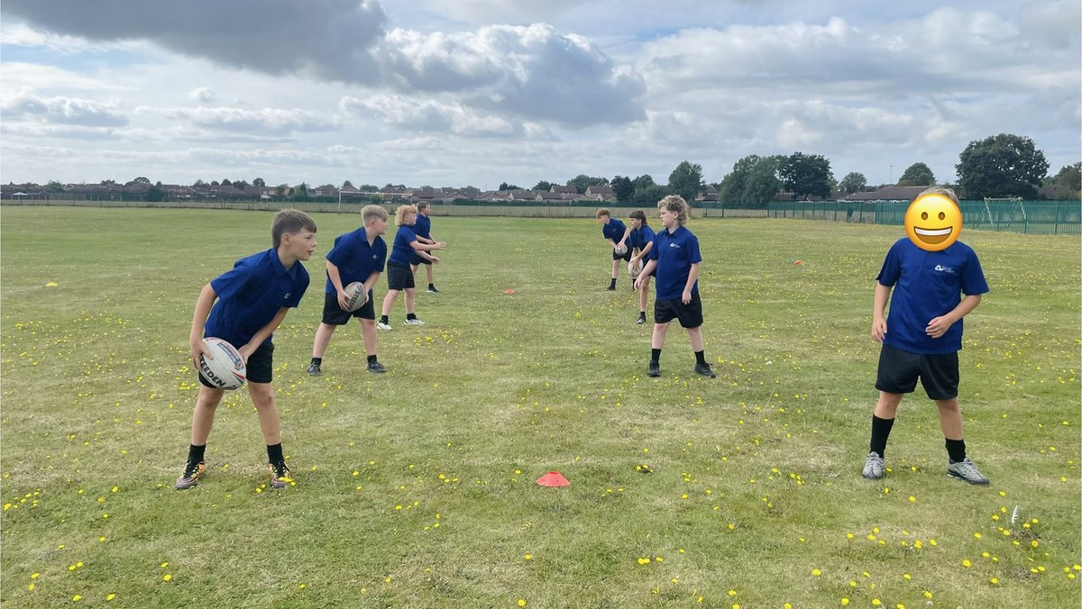 Doncaster_RLFC's tweet photo. Brilliant afternoon working with Year 7 @AshHillAcademy in Hatfield! π
The Dons will be running a Rugby League After School club every Monday for students to attend π
#DonsSchoolsNetwork #FutureDons
#COYD
π€ @mk2lifttrucks https://t.co/KteakYiabC