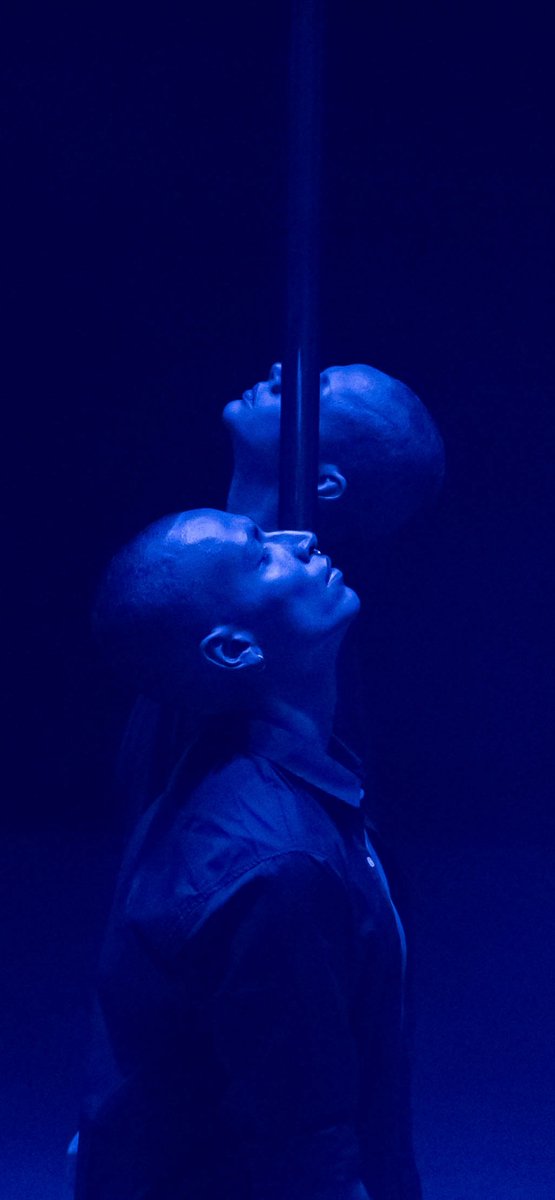 Esta foto entra como una de mis favoritas, tanto me gusta que vine hasta aquí a compartirla.

Con mi dupla en el estreno de 5 actos de amor y 1 de olvido. 🩵