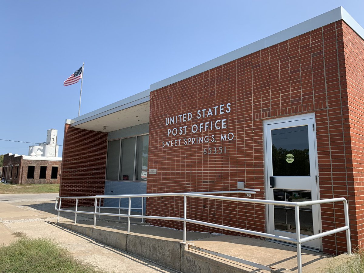 vsgregg's tweet photo. Why does this USPS Post Office NOT fly the POW-MIA flag?

I thought it was required by federal law. 

Sweet Springs, MO 65351

@USPS https://t.co/rmS1CIGL9B