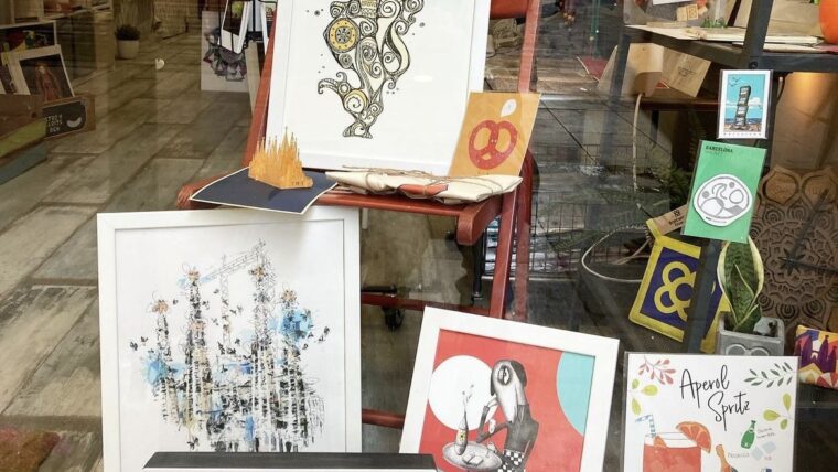 🛍️✨ Vols descobrir tot el #comerçBCN que amaga els carrers de @BCN_CiutatVella?

⬇️ Entra al nou catàleg digital 'Compra a Ciutat Vella' i troba comerços únics.

🔗 T'ho expliquem: ajuntament.barcelona.cat/comerc/ca/actu…