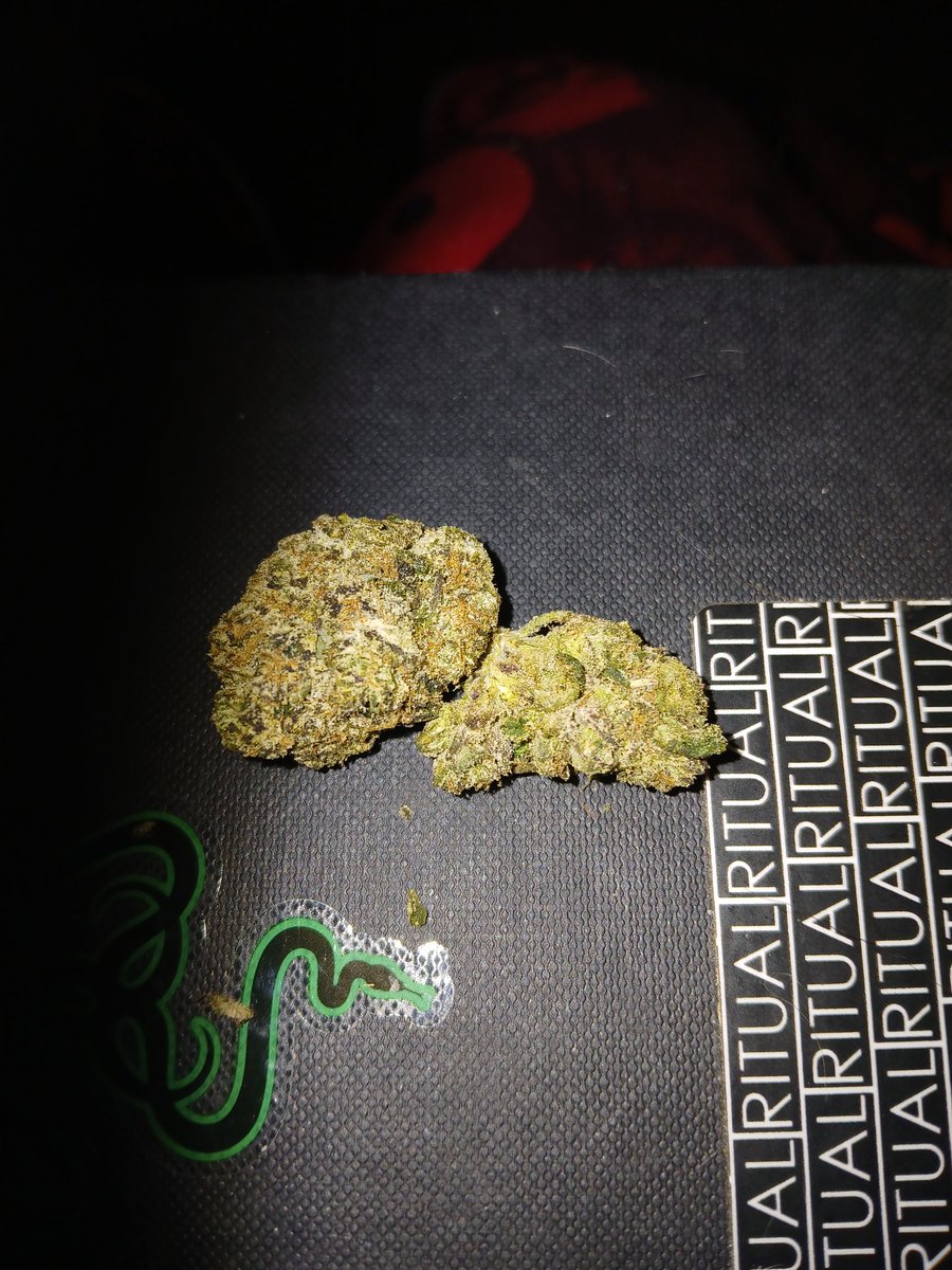 Zakkthemaniac's tweet image. This thca from #Hellaslumped.com is straight 🔥!!! You can&apos;t even tell the difference 😉 😉 💨🤤😎
