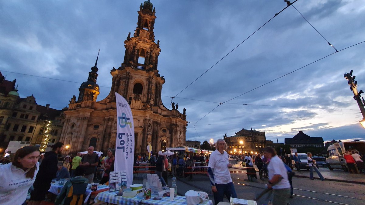 Johannes Soltwedel (@jm_mightypirate) on Twitter photo Nice to see <a href="/PoLDresden/">Physics of Life Dresden</a> being present at #Dresden isst bunt, an event to promote a multicultural society. Super important these days. Nice to see <a href="/PoLDresden/">Physics of Life Dresden</a> being present at #Dresden isst bunt, an event to promote a multicultural society. Super important these days.