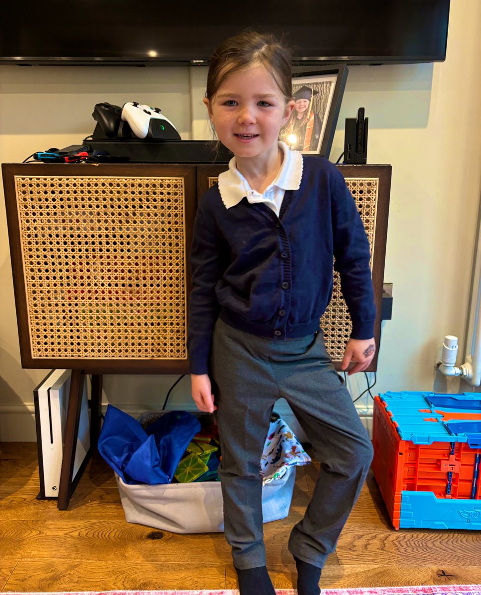 MummyWoodyTwins's tweet photo. Big day for my Big Girl 🩷🩷 #1stDayOfSchool #Day1Complete #Reception https://t.co/U3F9bOs1kf