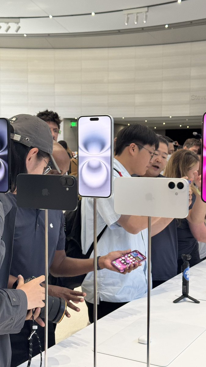 spin9's tweet image. iPhone 16 ทั้ง 5 สี