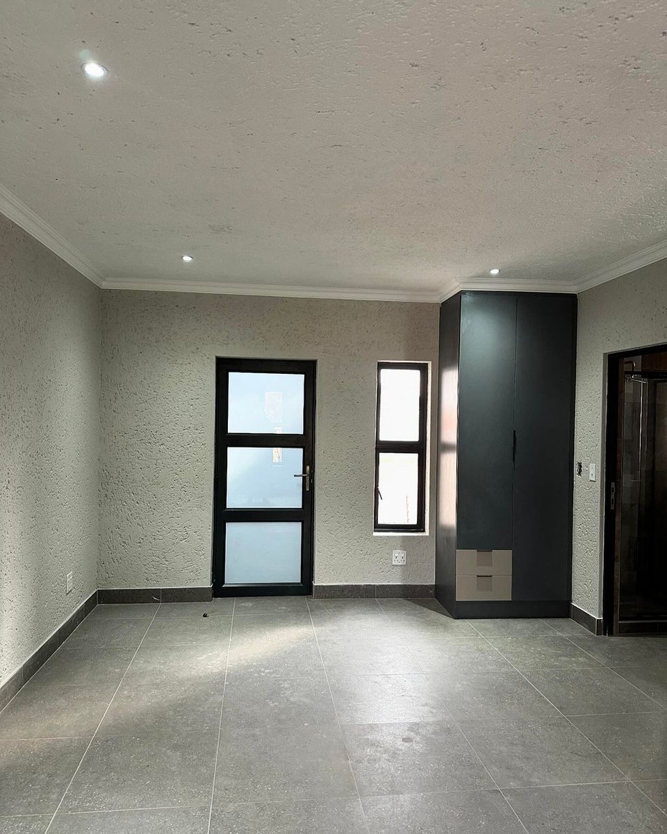 MDNnewss's tweet image. Gogo Maweni is currently renting out newly available apartments in Diepkloof, Johannesburg, priced at R4500 per month.