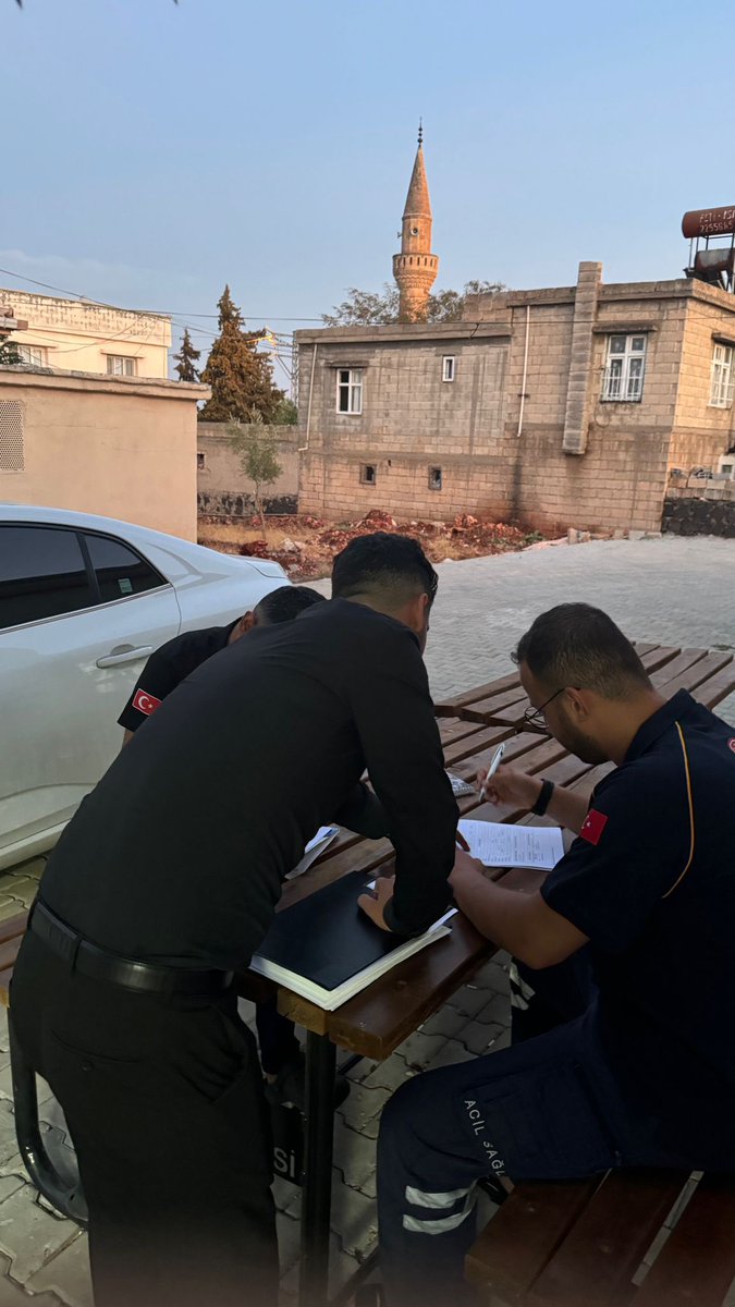 Bu yazacaklarımı önemle okumanızı rica ediyorum.

Neden son 2 yıldır tüm istatistikleri yerle bir edip ülkemizin en hızlı büyüyen sendikası olduk biliyor musunuz?

5 Ekim 2022 tarihinde sözleşmelisi, kadrolusu, nöbet tutanı mesai usulü çalışanı, mobbinge uğrayanı, sesini