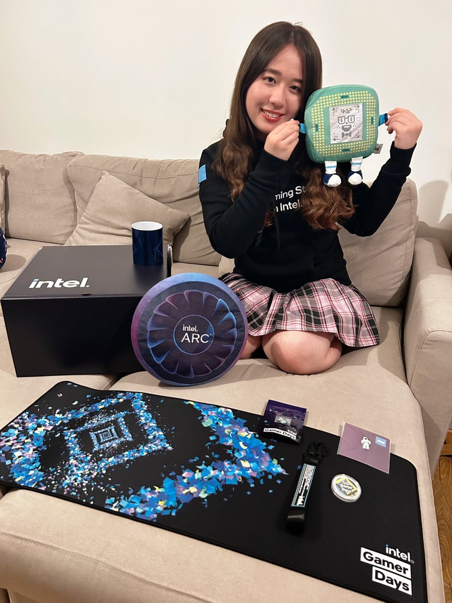 Thank you <a href="/IntelUK/">Intel UK</a> &amp; <a href="/nse_gg/">National Student Esports</a> for sending me these goodies to celebrate #IntelGamerDays 🫶🏻

Check out intel.gg/gamerdays for some epic gaming tech deals😼 

#ad