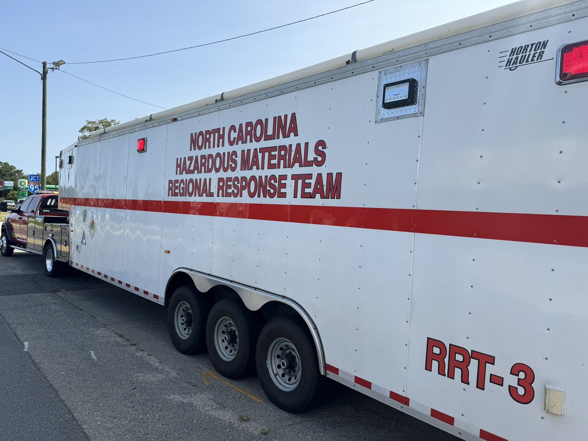 The Fayetteville Fire Department is currently on scene of a gas leak in the 1900 block of Cedar Creek Rd. 
Outbound Cedar Creek Rd will be closed for an extended period of time and travelers should plan other routes to access I95. 

Updates to follow  #hazmat #ffd #fpd