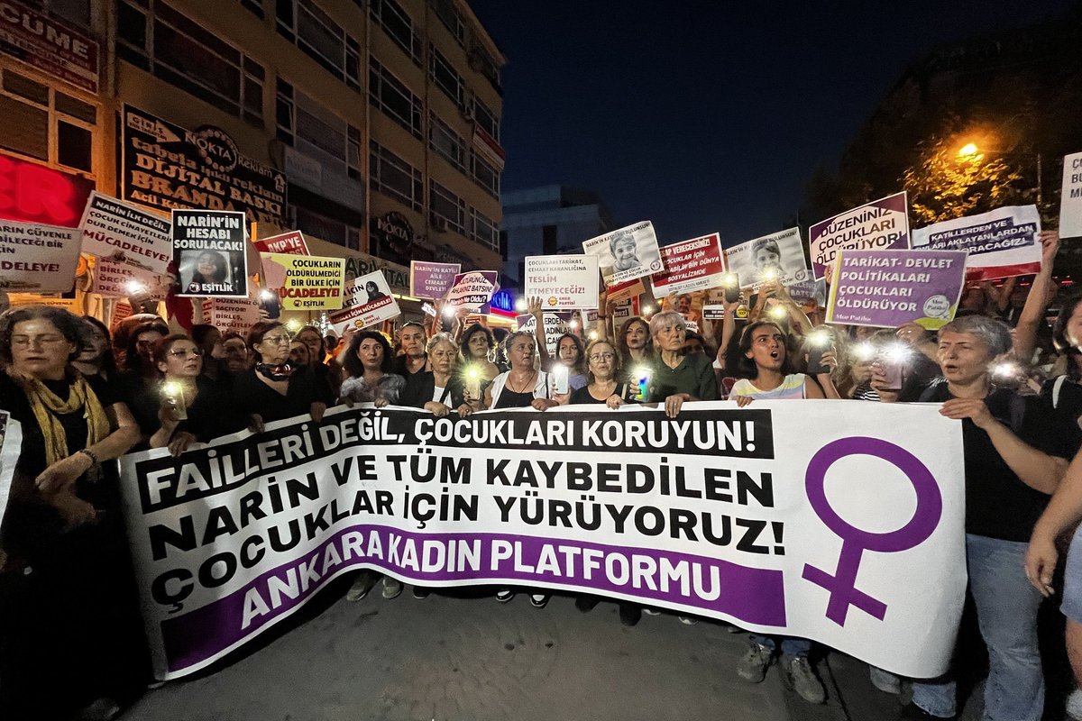 KESK1995's tweet image. Narin Güran’ın öldürülmesi bir çok kentte olduğu gibi Ankara’da da protesto edildi.
KESK Şubeler Platformu’nun da bileşeni olduğu Ankara Kadın Platformu’nun eylemine KESK ve işkolu MYK üyeleri katıldı. “Failleri Değil, Çocukları Koruyun!’ pankartıyla Kolej Metro’dan Sakarya’ya…