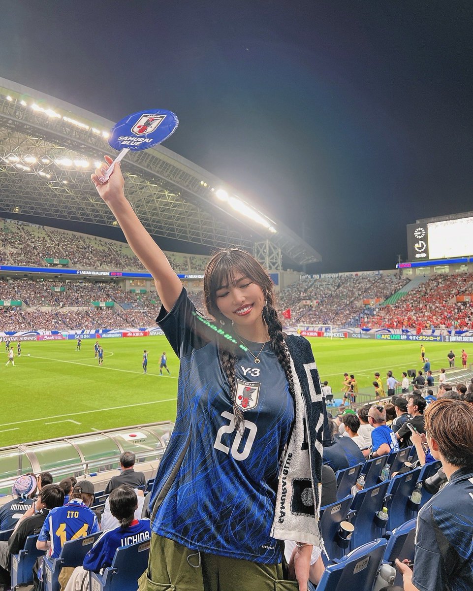 risa___booo's tweet photo. 日本勝ったし
久しぶりに友達にも会えたし
さいっこー！🇯🇵 #サムライブルー https://t.co/W0C3wzKuYG