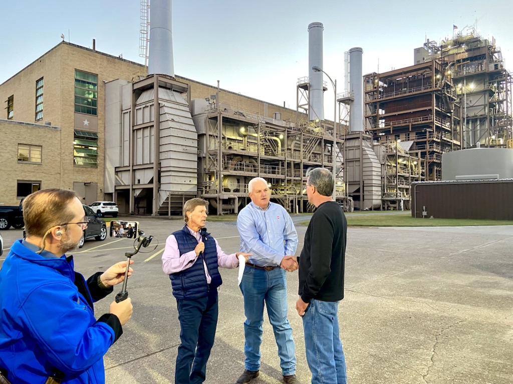 SWEPCoNews's tweet image. Excited to spotlight #Longviewtx as the proud sponsor of this week's @KTBS Community Caravan! 🚐✨ Our journey kicked off at the Knox Lee Power Plant. Tune in each morning to see Rick Rowe showcase local treasures and the amazing people behind them. 📺: ms.spr.ly/6010mKmE2