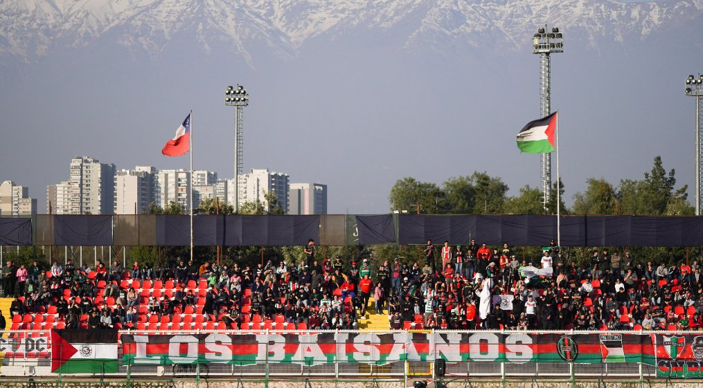 AJE_Sport's tweet photo. “It’s more than just a club, it takes you into the history of the Palestinians.”

A Palestinian team in Chile offers football with a dose of protest.

— in pictures https://t.co/MLnm055Bxo https://t.co/T4pYMOKcwZ