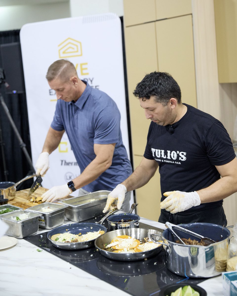 FLHomeShows's tweet image. Flavors from live culinary experiences 🍽️

Chef Jeff Tunks wowed with crab cakes, Kelly &amp;amp; Brooke served up cocktails, and Chef Tulio spiced things up with Birria Tacos.

Join us at the Miami Home Design and Remodeling Show, Oct 18-20! ✨
