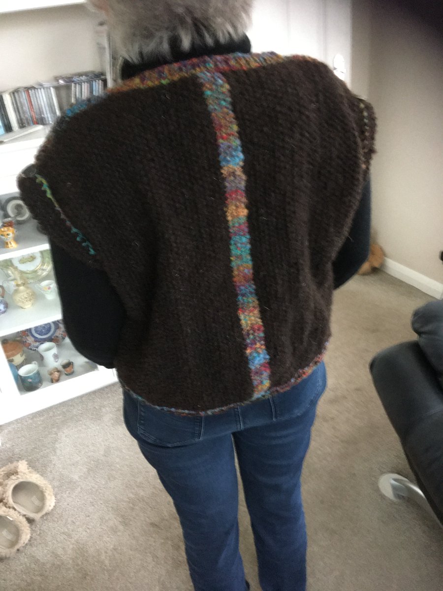 My hand spun top is finished. Designed, spun and knitted by me. I used a Jacob fleece. The colours are chemical