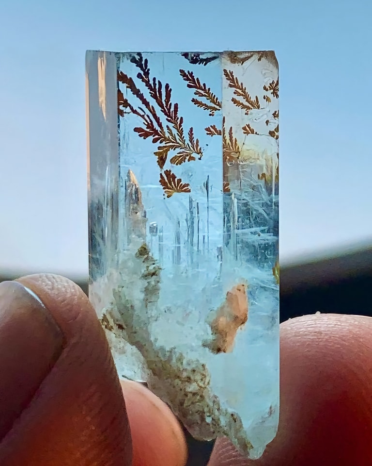 Amazing dendritic inside Aquamarine crystal From Afghanistan 🍁

Photo  Muhammad Majid