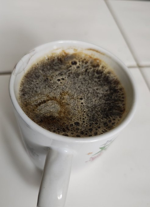 Me hice una taza con una parte de caf&eacute; y dos de orines, no se ve rica, pero sabe deliciosa 🤤🤤🤤 https://t<a href="/tag/xhamster"class="tags"><span>#xhamster</span></a>