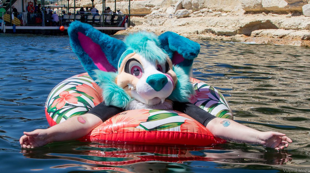 The lake creature 🌺
📷 - <a href="/Vulpine_Media/">Vulpine 🌻🐶💣</a>