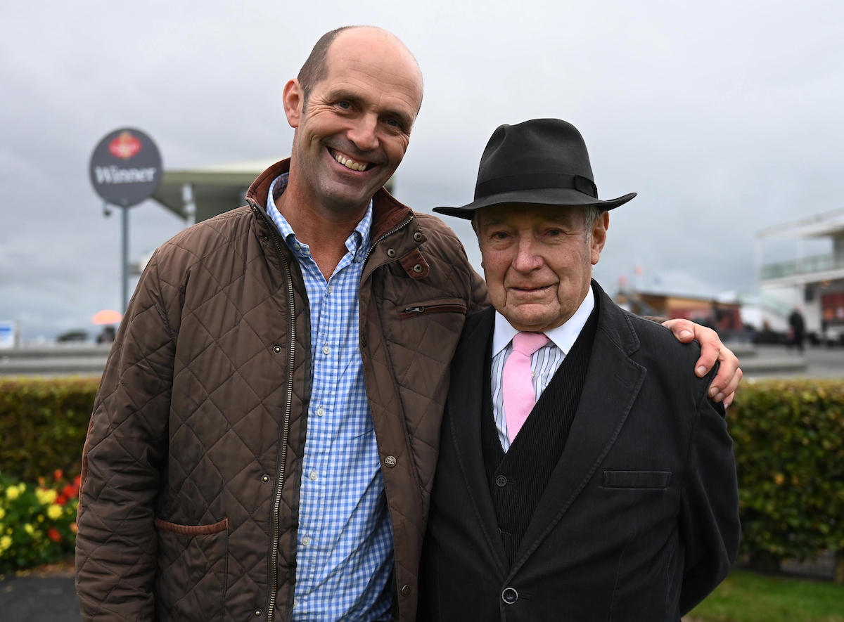 Thomas &amp; John Kiely after their Meitheal &amp; John Gleeson win the Irish Stallion Farms EBF Mares Flat Race

📸 <a href="/patcashhealy/">Pat Healy</a>