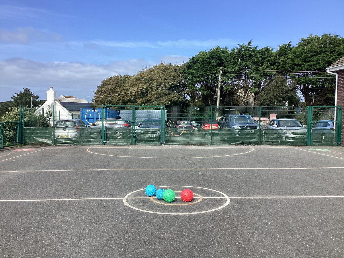 tyler5599's tweet photo. Today we played Quidditch! My class loved it and can’t wait to play again soon 🧹 Would highly recommend giving it a go! https://t.co/tGqc4b70o0