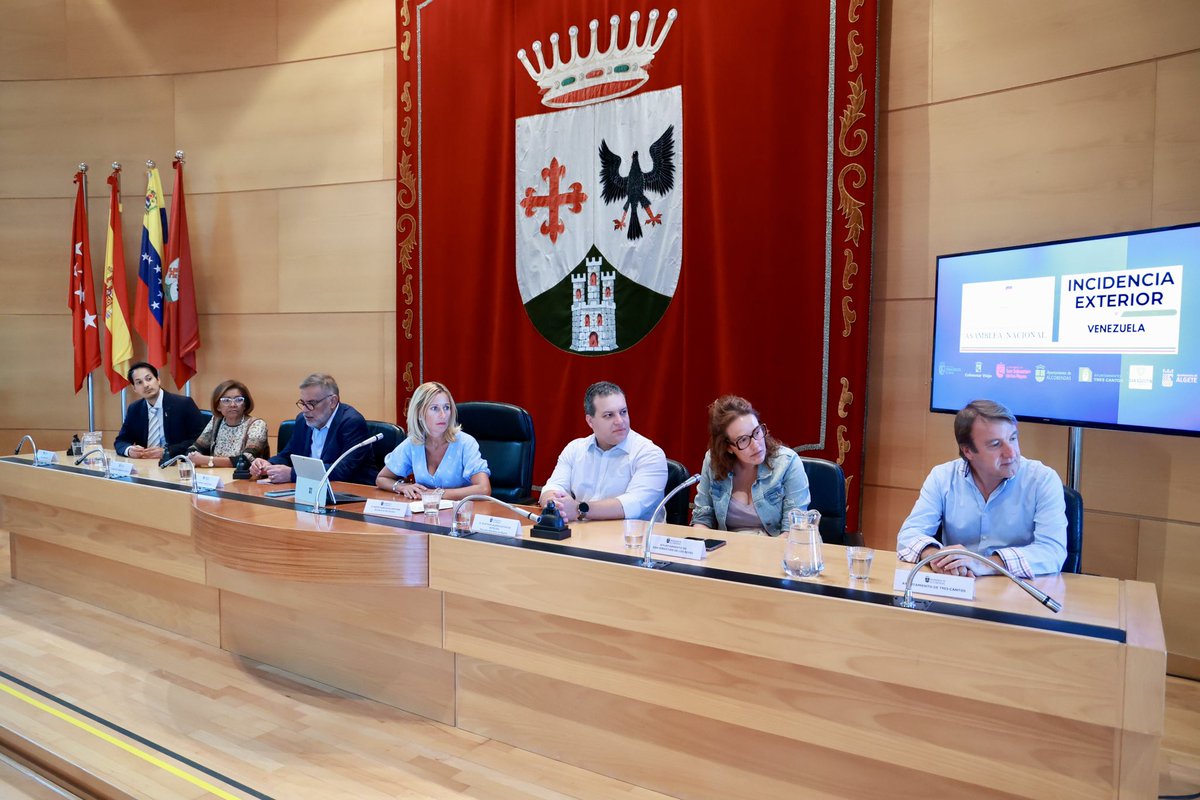 🇻🇪 VIVA VENEZUELA LIBRE

🏛️ Recepción institucional en <a href="/Alcobendas_ayto/">Ayuntamiento Alcobendas</a> a la delegación de diputados y observadores electorales venezolanos.

⚖️ Por la libertad, la democracia y la convivencia pacífica.

🌎 Madrid es tierra de acogida. No abandonaremos a la comunidad latina.