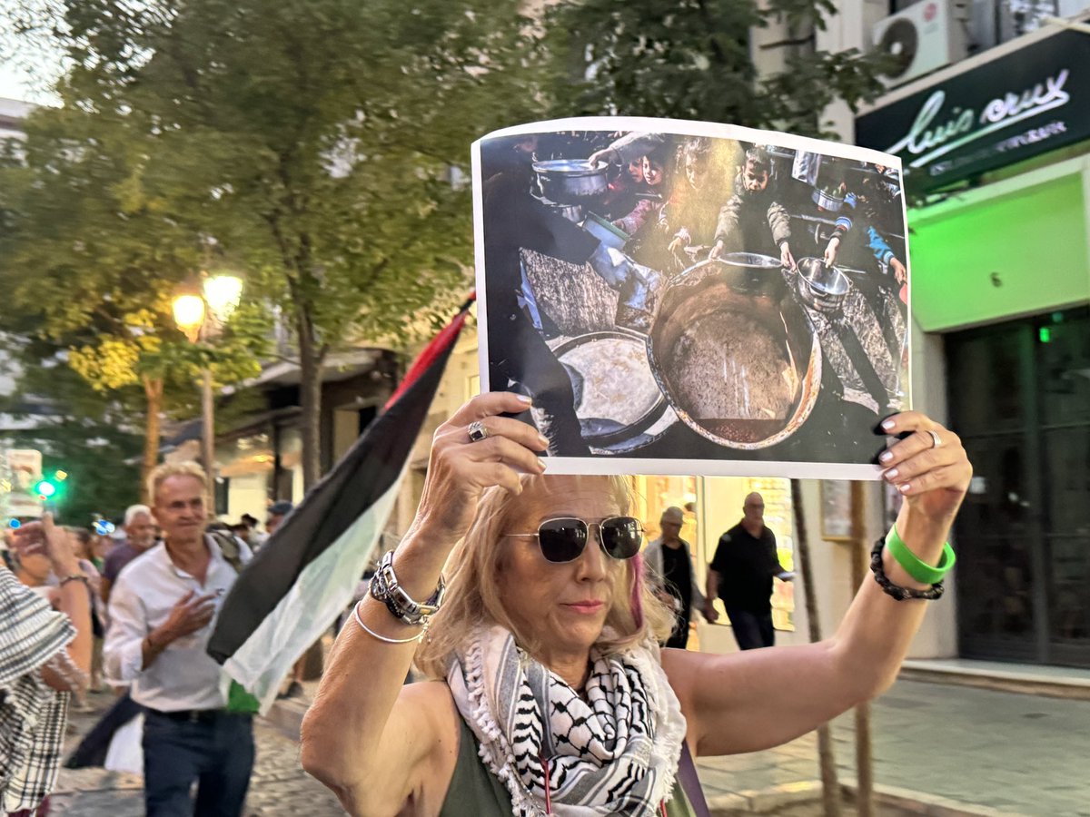 En esta semana de vuelta a la rutina, el estado genocida de Israel sigue matando niños y mayores, destrozando familias, vulnerando Derechos Humanos. Y todo ello con la complicidad de la Unión Europea y EEUU. Vergüenza. 

#StopGenocideInPalestine 
#FreePalestine