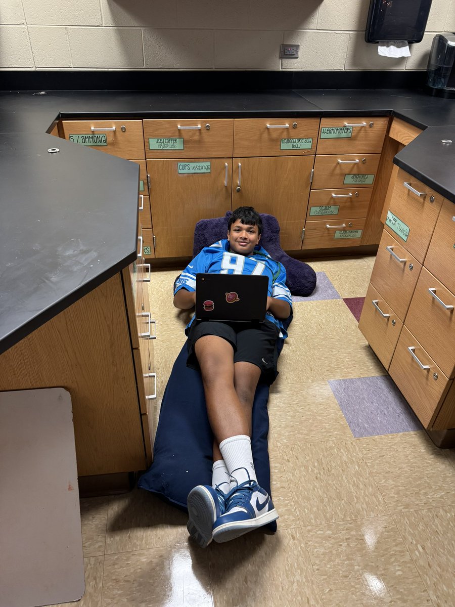 Mrs_Pulsifer's tweet photo. Day 1 of #modernclassroomproject was a success!
We had some tech issues to iron out, but Iโm excited to see the students grow with this program ๐ฉโ๐ป๐จโ๐ป๐ฉโ๐ฌ๐จโ๐ฌ
#novipride https://t.co/8cc9JOvmxf