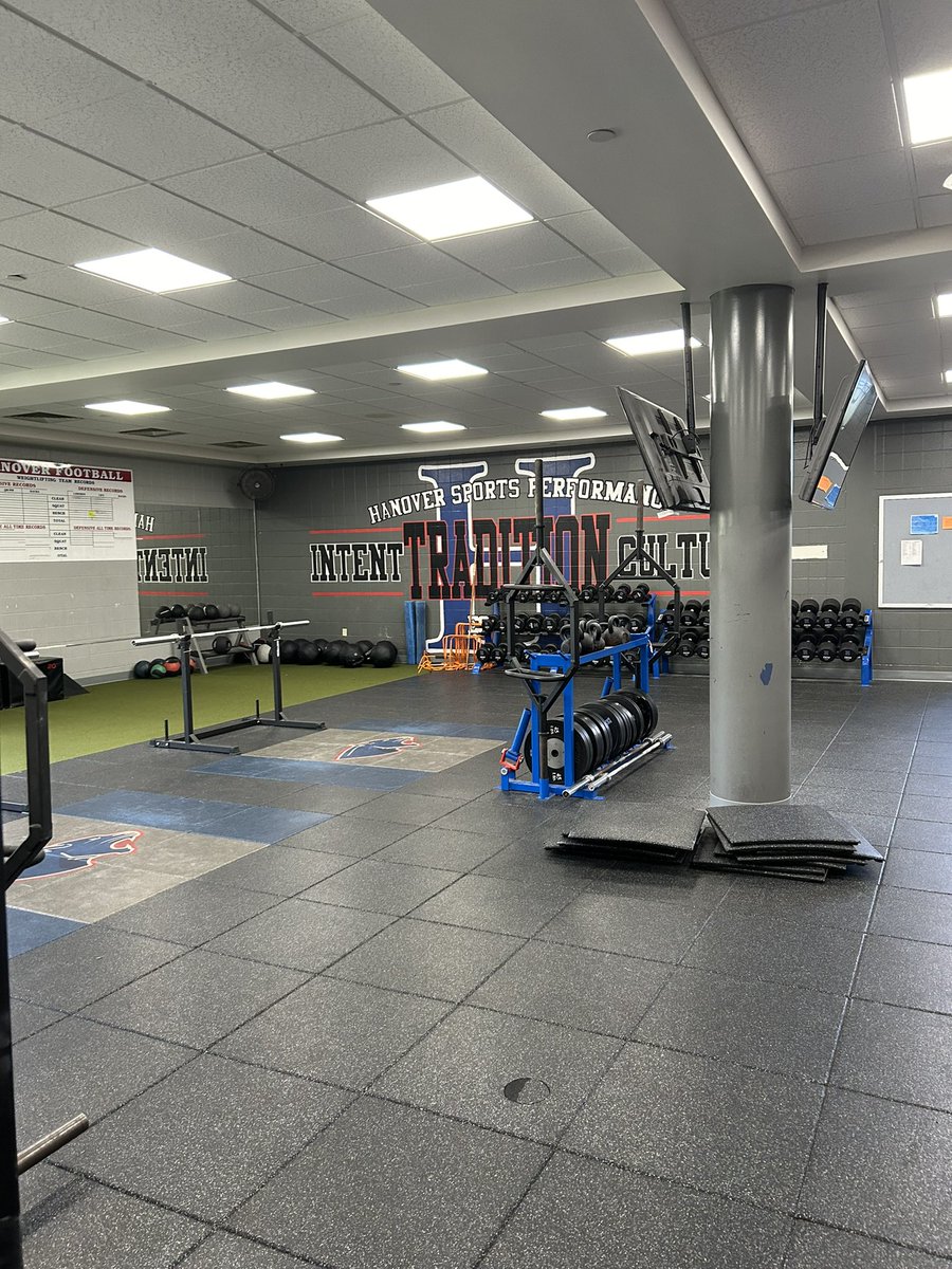 JaxsonReynolds2's tweet photo. Had a great time at Hanover this weekend 
Thanks for the invite and can't wait to be back
@FootballPaoli @PrepRedzoneIN @DLCoach_Danford @MTHEO12 @CoachKunselman @HanoverFTBL https://t.co/DhQj3pcBwL