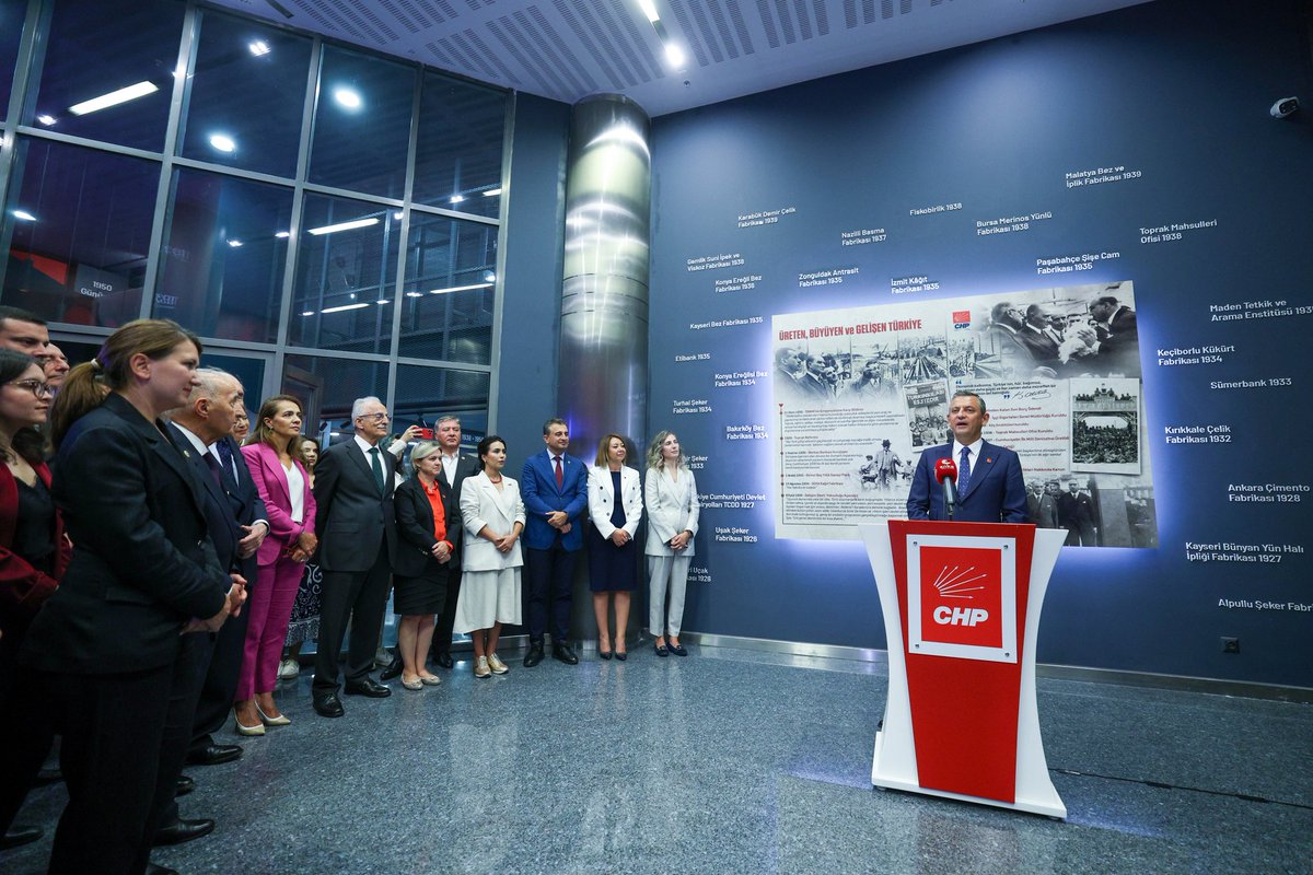 eczozgurozel's tweet photo. Kuruluşumuzun 101'inci yıldönümünde Genel Başkanlarımız Murat Karayalçın, Hikmet Çetin ve Altan Öymen ile birlikte Genel Merkezimizde CHP Bellek Sergisi’nin açılışını gerçekleştirdik. https://t.co/XeW3IOph74