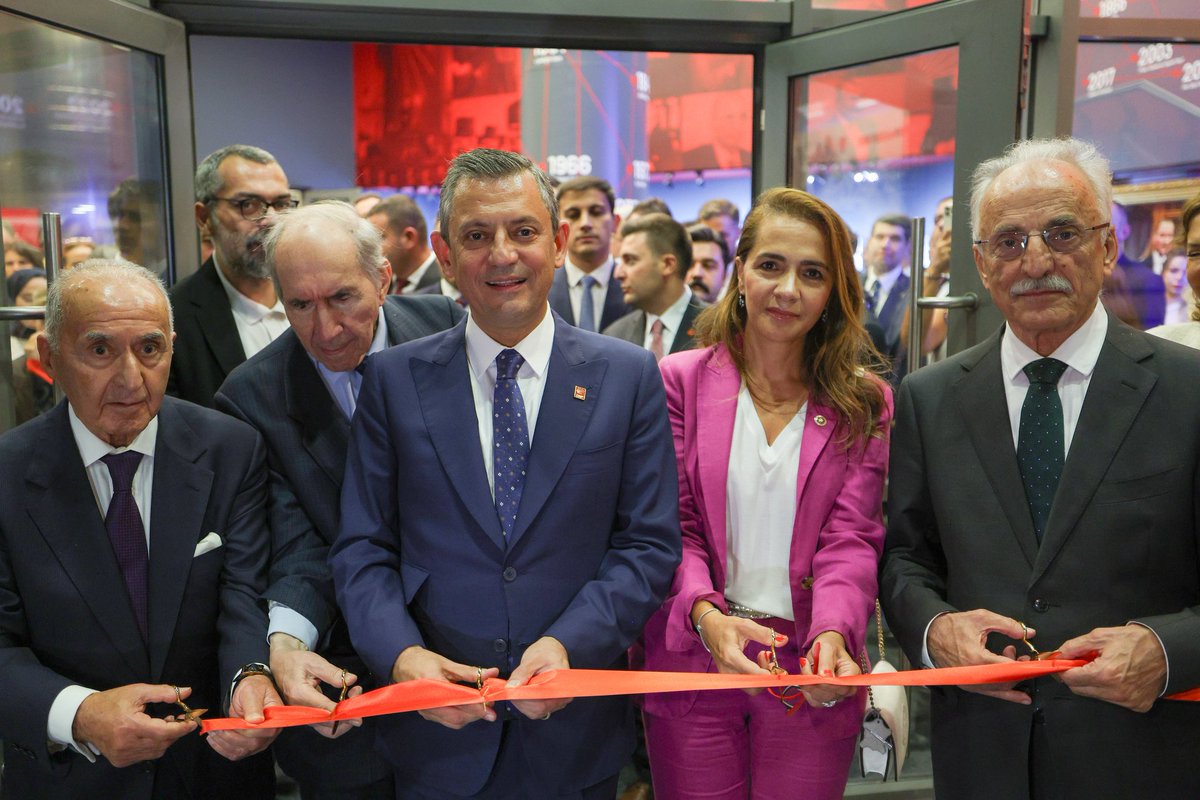 eczozgurozel's tweet photo. Kuruluşumuzun 101'inci yıldönümünde Genel Başkanlarımız Murat Karayalçın, Hikmet Çetin ve Altan Öymen ile birlikte Genel Merkezimizde CHP Bellek Sergisi’nin açılışını gerçekleştirdik. https://t.co/XeW3IOph74