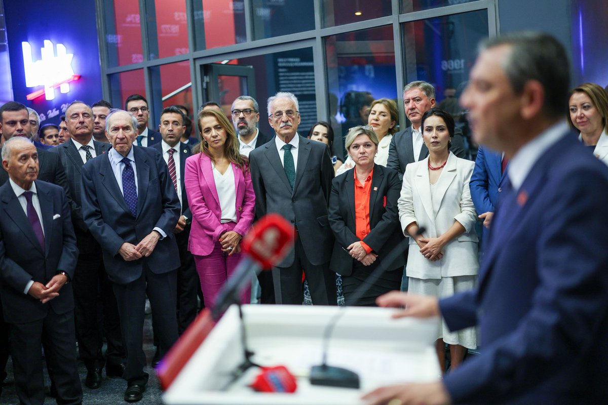 eczozgurozel's tweet photo. Kuruluşumuzun 101'inci yıldönümünde Genel Başkanlarımız Murat Karayalçın, Hikmet Çetin ve Altan Öymen ile birlikte Genel Merkezimizde CHP Bellek Sergisi’nin açılışını gerçekleştirdik. https://t.co/XeW3IOph74