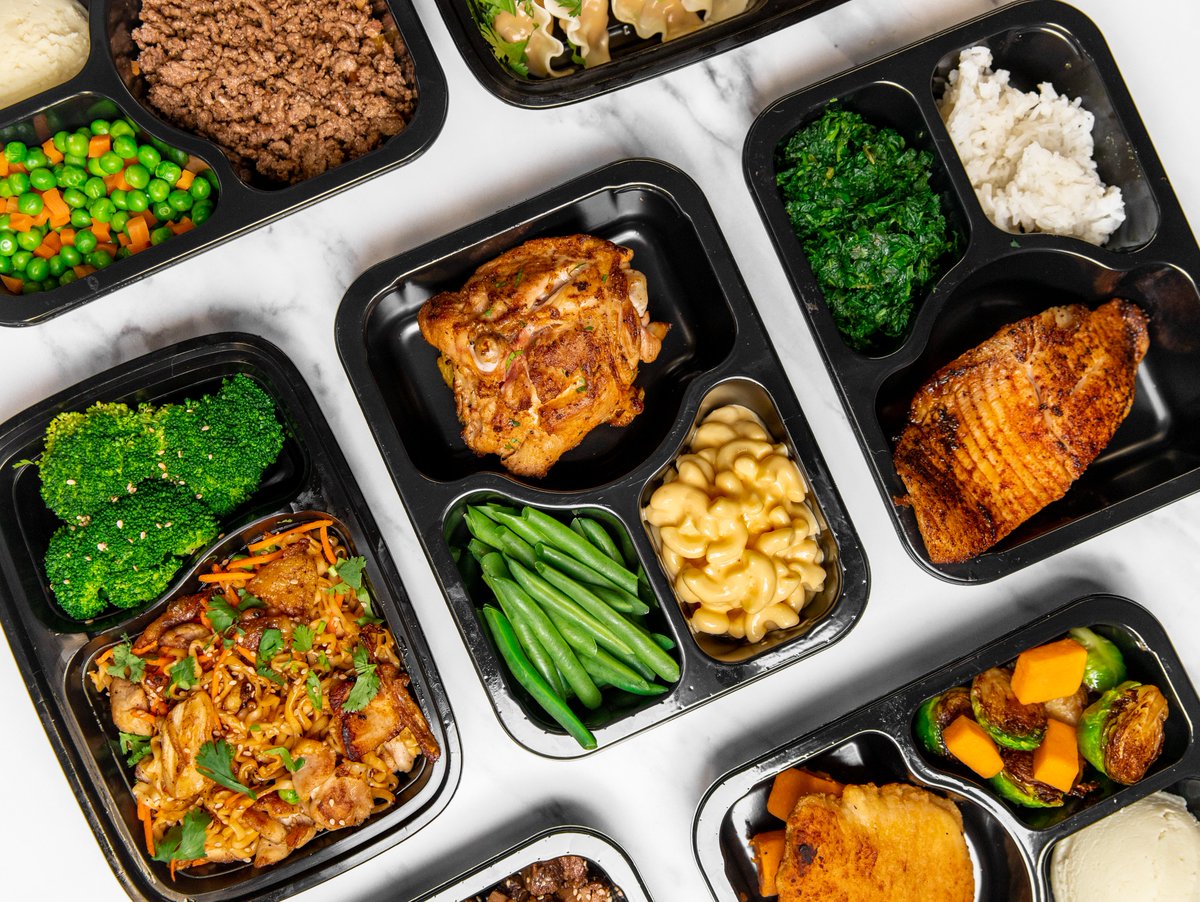 We prepare and serve halal meals to amazing people across NYC! Follow us to learn more about how we’re committed to serving you and our city. 🌟💚 #HalalMeals #NYCCommunity #KommissaryCares