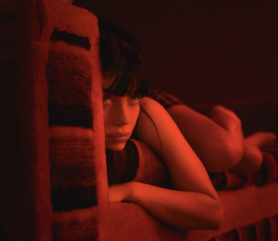 maceytocin's tweet photo. billie with red lighting really does something unholy to me https://t.co/3JsPHdzwfR