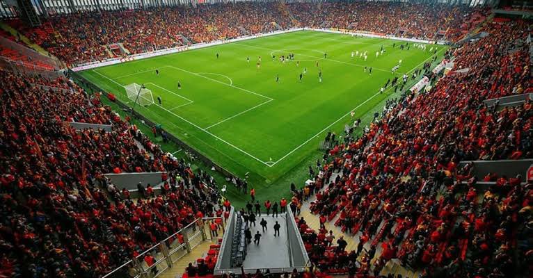 İzmir’de oynanan Türkiye - İzlanda maçında tribünler tek ses;

Mustafa Kemal'in Askerleriyiz!