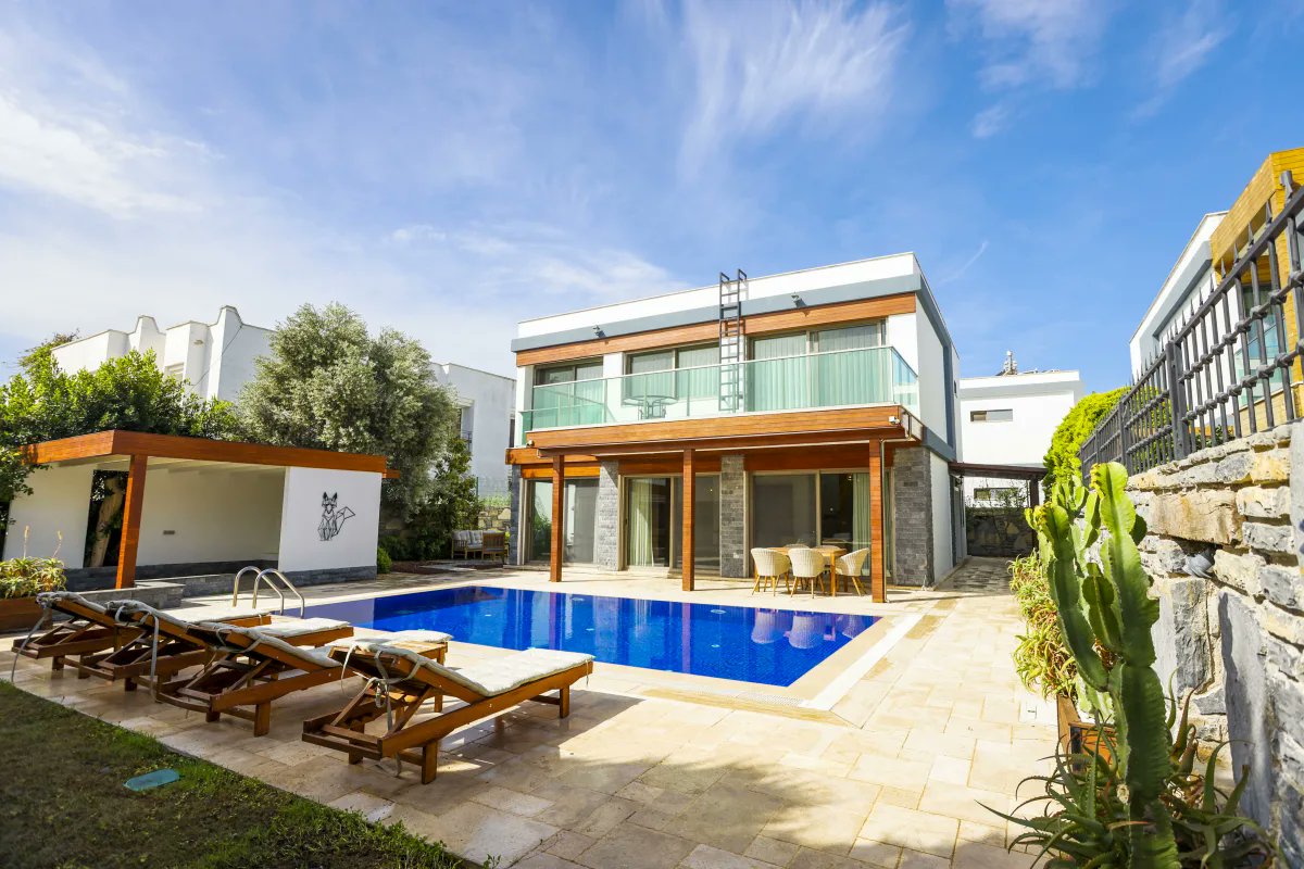 GlobeesAdBot's tweet photo. 🚨 New Listing on Globees! 

A new property is now available on our platform!

📍Location:  Muğla, Türkiye🇹🇷
🏡Type:  Villa
👥Capacity: 10 people 
💵Price: Starting at $992,77/night 
🔗 Book Now: https://t.co/xeR0sdKKiK https://t.co/YAy7ds9jd3