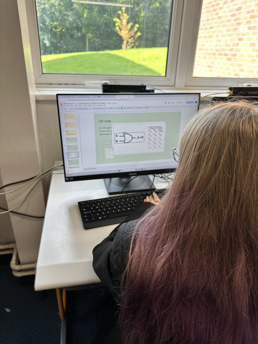 ygs_computing's tweet image. Our @e_sgol A Level Computer Science class got off to an excellent start today. Da iawn pawb 👏 @YsgolGreenhill