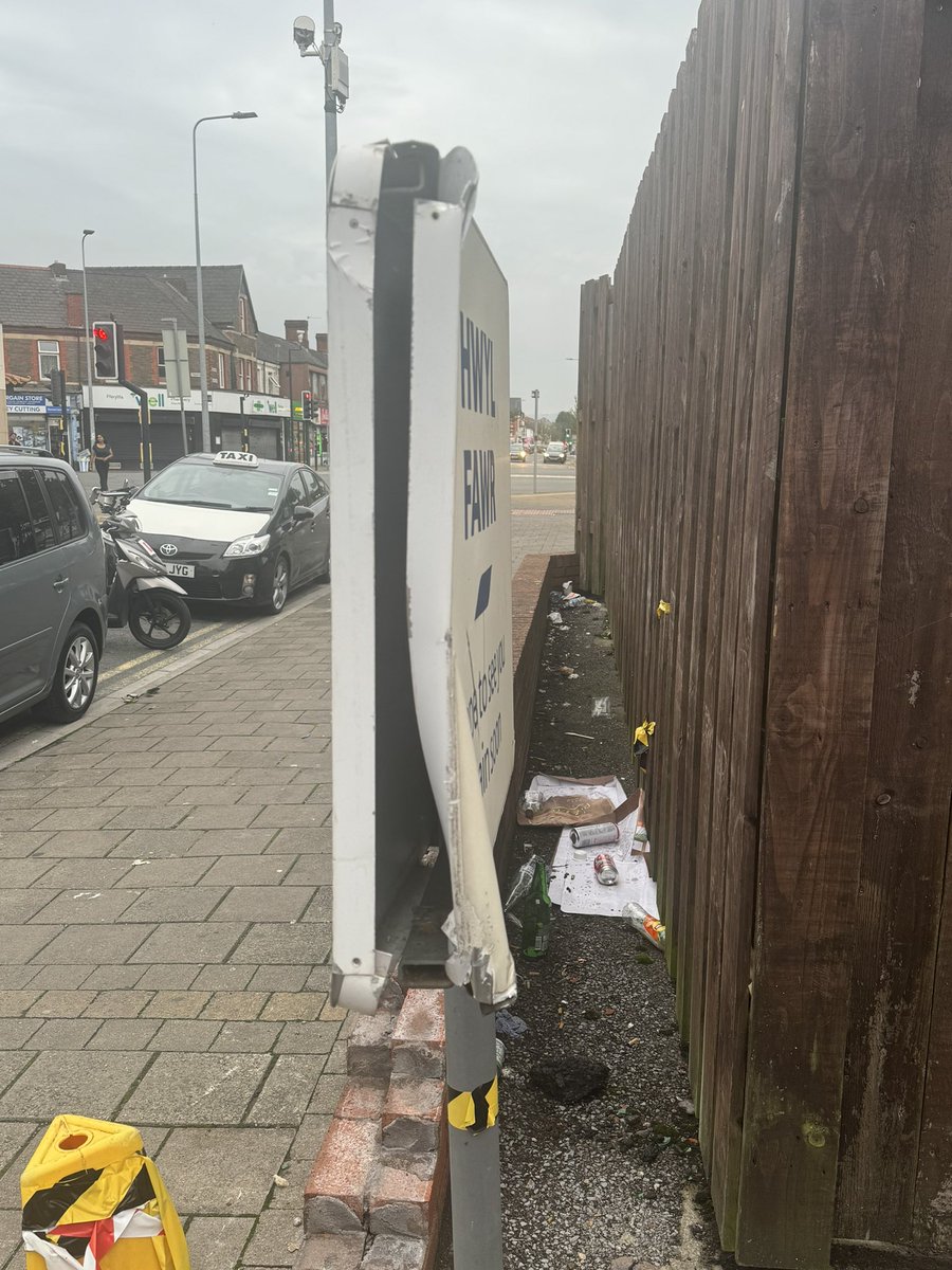 Wizzer10's tweet photo. @Tesco thank you for putting up sign knocked over by Tesco lorry but is this all Grangetown Cardiff deserves. Please can we have a new one and please fix the wall. https://t.co/LT87JyZaiH