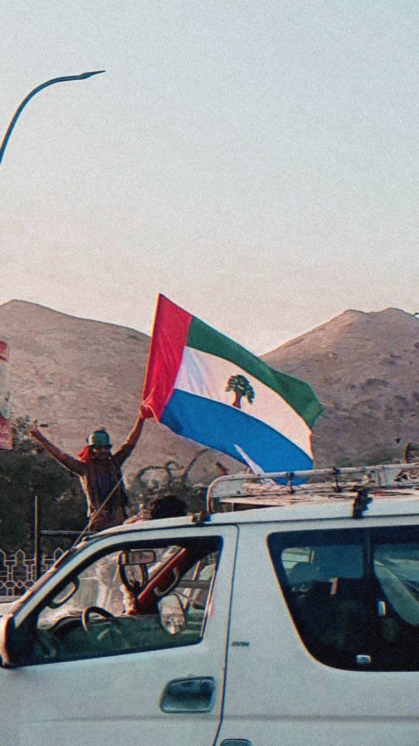 من لم يقبل ب الراية الحضرمية التي رفعتها أيادي حضرمية
لن يقبل بأحد. فهو يراى نفسه #حضرموت وحضرموت هو .لسنا بلهاء ولا من الجهلاء حتى لا نميز بين الصادق وبين من لا يبحث الا عن الانا. هناك من يقبل ان يكون ذنب وهناك من لا يليق به الا ان يكون راس 
ومع ان يتسوى الجميع ف كل الحضارم رؤس