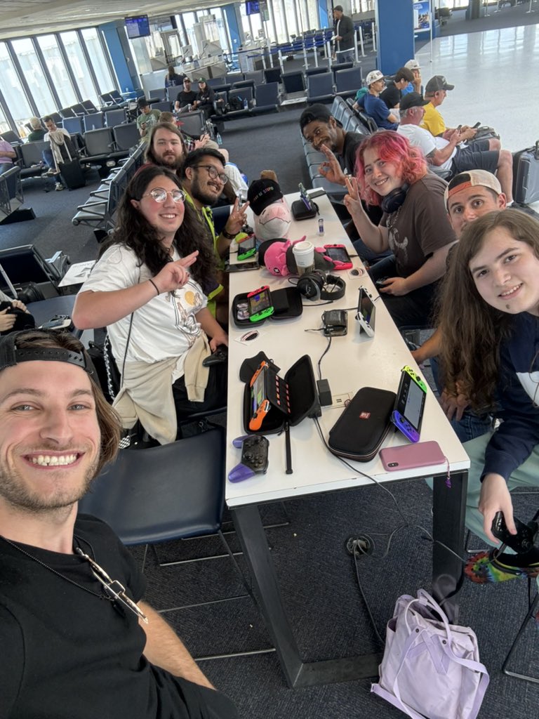 BSIB and co doing an airport lan I LOVE SPLATOON