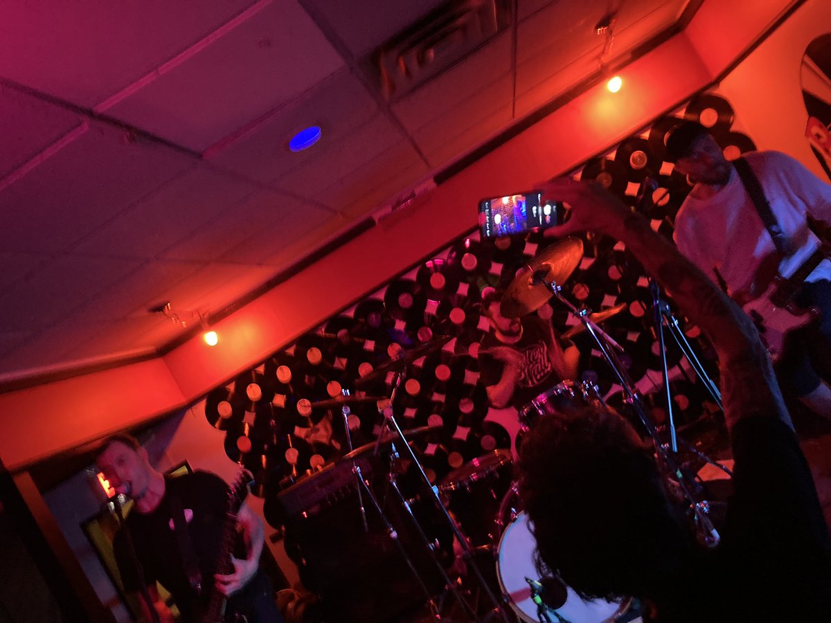 NightCourtPunk's tweet photo. Ok so the shows with @RongBandYVR and @invasives were rippin good 🤙 thanks everyone who showed up at Green Auto and (the mighty) BBDBs https://t.co/TWusqyMfXg
