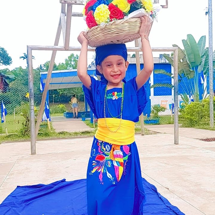 Estudiantes de preescolar realizan Pasarela de Huipiles Regionales y Locales, como parte de su formación integral, fortaleciendo su identidad cultural y el Amor a nuestra amada Nicaragua.