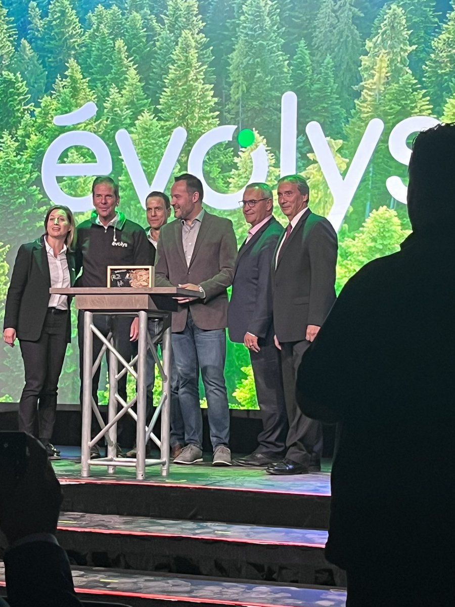 Présent à la relance du site industriel de Thurso cet après-midi, avec l’équipe de <a href="/RioTinto/">Rio Tinto</a> et Aymium pour le dévoilement d'#Évolys, la nouvelle coentreprise de biocarbone métallurgique. Un moment clé pour l'innovation durable dans la région !  <a href="/MaireThurso/">Benoit Lauzon</a>