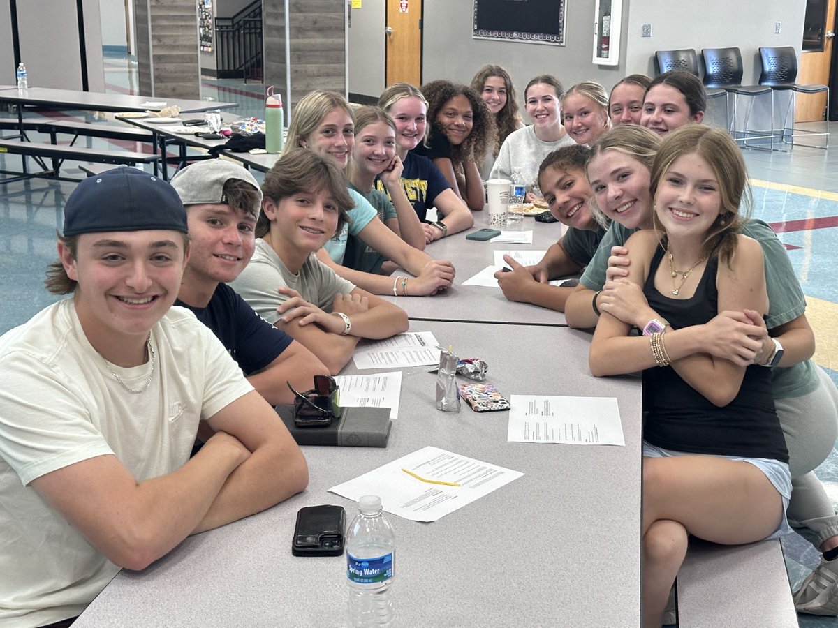 StCharlesFCA's tweet photo. The First Huddle for Veritas Christian Academy! Praise God! https://t.co/22HGicAncE