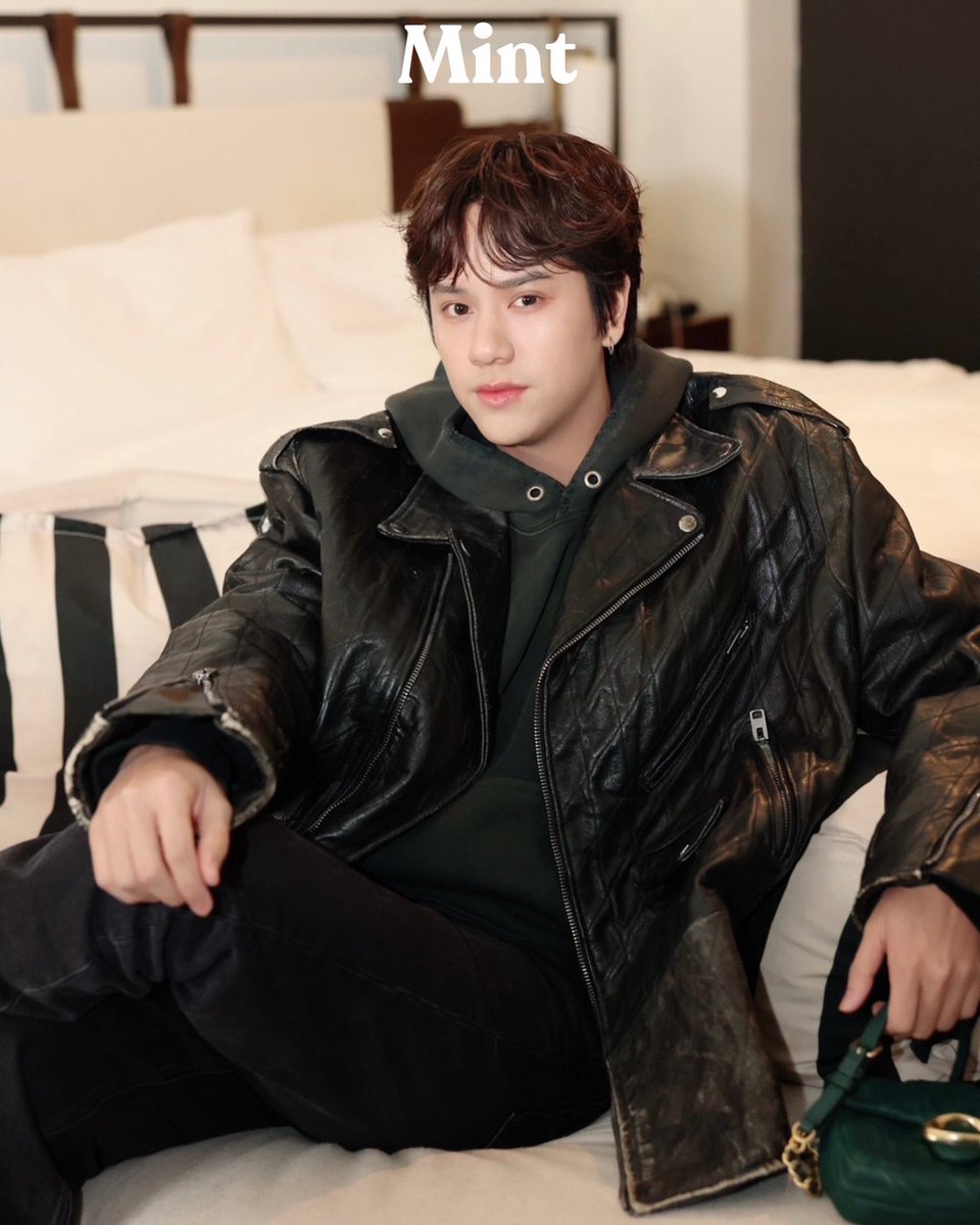 แค่ท่านั่งก็ตัวท้อปละ เริ่ดๆ น่ารักจังอะ

NANON COACH NYFW2025
#CoachSpring25
#CoachNYFWxNanon
#CoachNY #mynameisnanon
<a href="/Coach/">Coach</a> <a href="/mynameisnanon/">NANON</a>