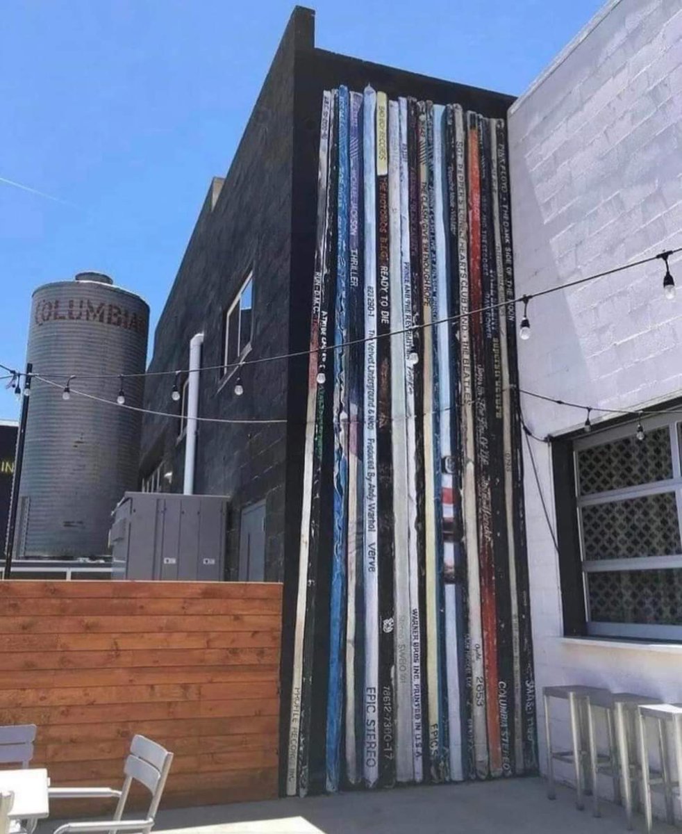 hidehidechang's tweet image. これは本当に素晴らしい‼️
ネバダ州リノのレコード ストリート ブリューイングにエリック バークが描いた壁画☺☺