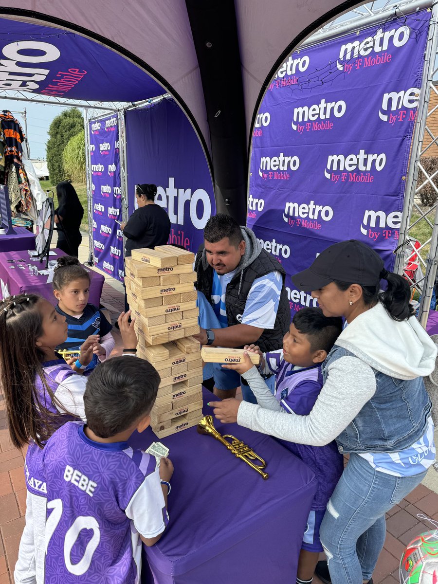 Stacie Llaurado (@staciellaurado) on Twitter photo What an incredible time at the Hispano Fest in Melrose Park, IL last weekend! ๐ The energy was electric, the culture was vibrant, and the <a href="/MetroByTMobile/">Metro by T-Mobile</a> activation was a hit! Thanks, Chicago, for coming out and making it unforgettable. Can't wait for next year! <a href="/LizMorelos3/">Liz Morelos</a> What an incredible time at the Hispano Fest in Melrose Park, IL last weekend! ๐ The energy was electric, the culture was vibrant, and the <a href="/MetroByTMobile/">Metro by T-Mobile</a> activation was a hit! Thanks, Chicago, for coming out and making it unforgettable. Can't wait for next year! <a href="/LizMorelos3/">Liz Morelos</a>
