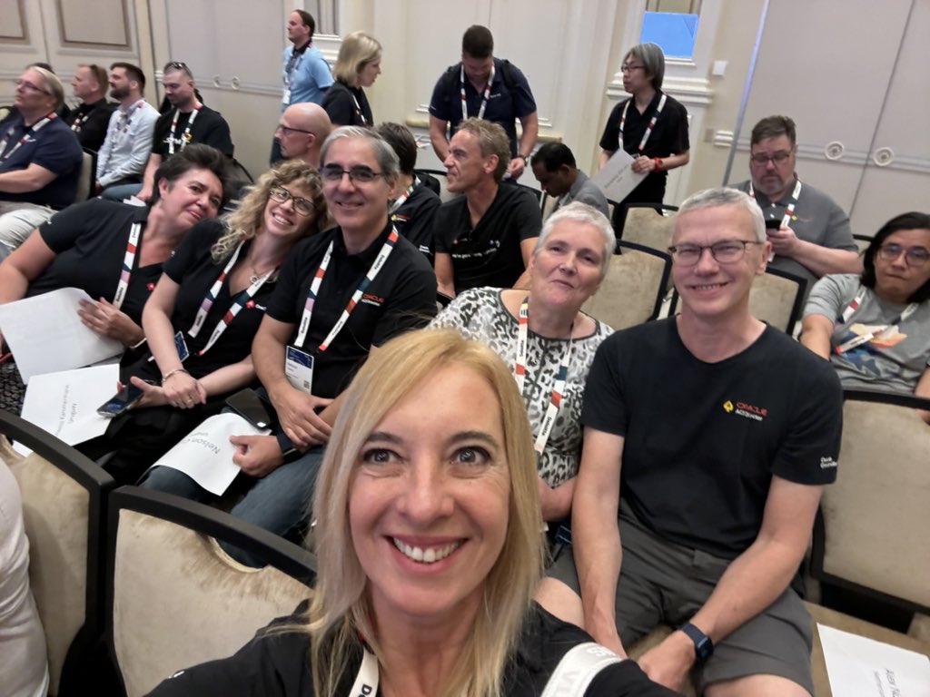 ritan2000's tweet image. Oracle ACEs backstage welcoming video @oracleace #OCW24 #OracleCloudWorld