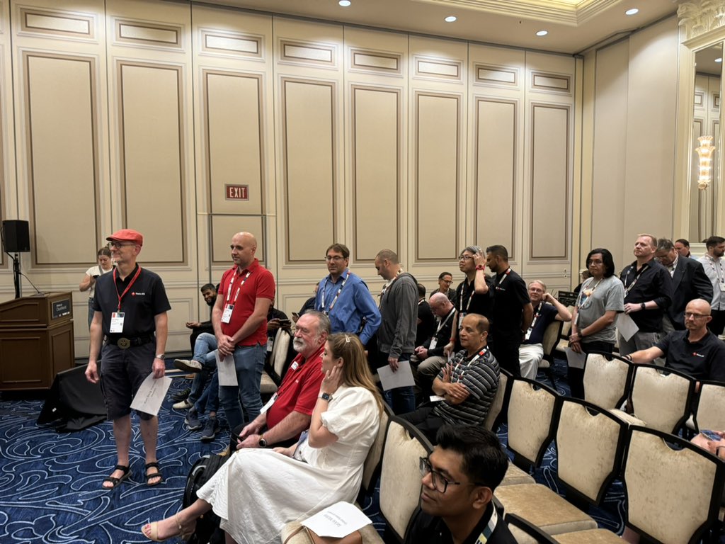 ritan2000's tweet image. Oracle ACEs backstage welcoming video @oracleace #OCW24 #OracleCloudWorld