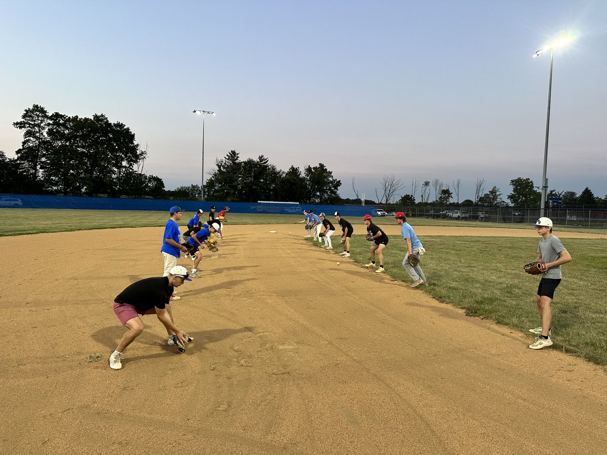 Webo_Baseball1's tweet photo. 15 guys at our fall workout tonight, most we’ve ever had at a fall practice. First year in my tenure that we’ll have competition for all 9 spots on the field. Couldn’t be more excited. To quote the great theologian Eric Gubera - “we’re not rebuilding, we’re reloading.” https://t.co/4DuLfeGpFr