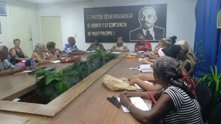 Se realiza reunión de factores y organismos padrinos del Consejo Popular Versalles como parte del aseguramiento político al proceso de Rendición de Cuenta del delegado a sus electores.
#MatancerosEnVictoria.#GenteQueSuman.