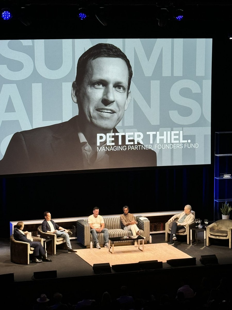 dwightpeccora's tweet photo. Unbelievable collection of the greatest minds of our time in one place thanks to the @allinsummit https://t.co/usx2LrOLVA